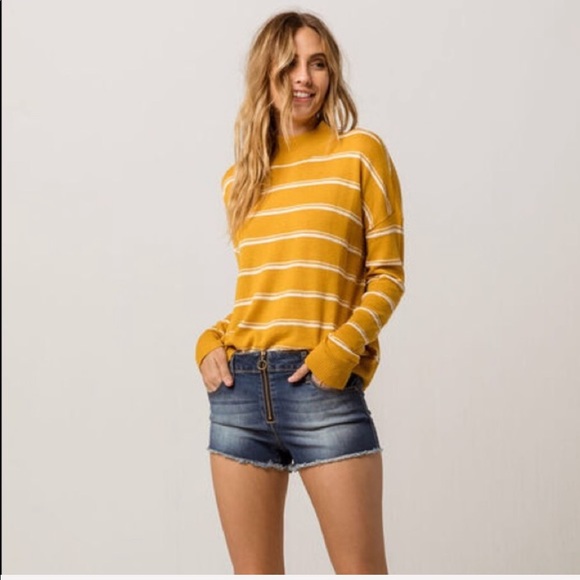 🌴🌼RVCA- ARMED SWEATER🌼🌴 - Picture 8 of 10